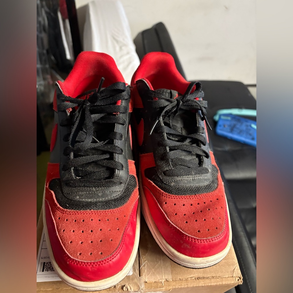 Nike sneakers men’s 10 1/2